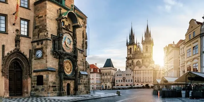 Staroměstské náměstí s orlojem