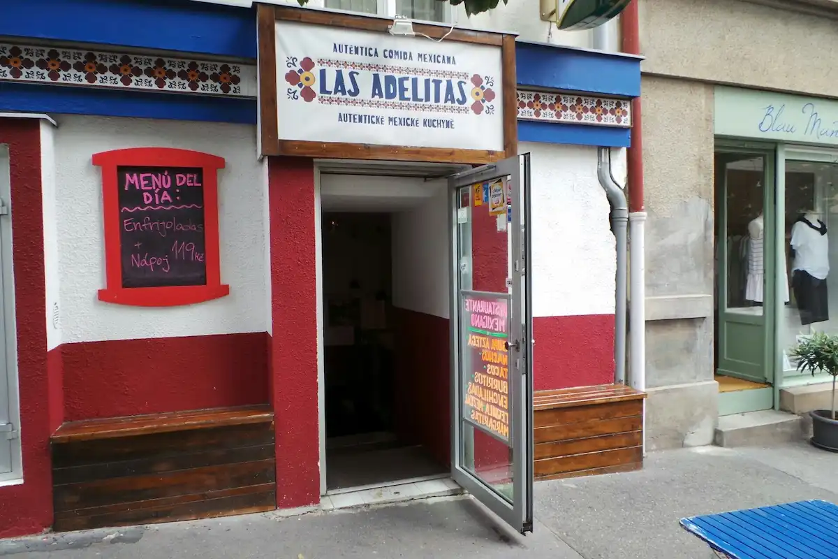 mala pobocka las adelitas v mexickem stylu