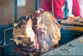 detailní Fotografie staropražské šunky na grilu 